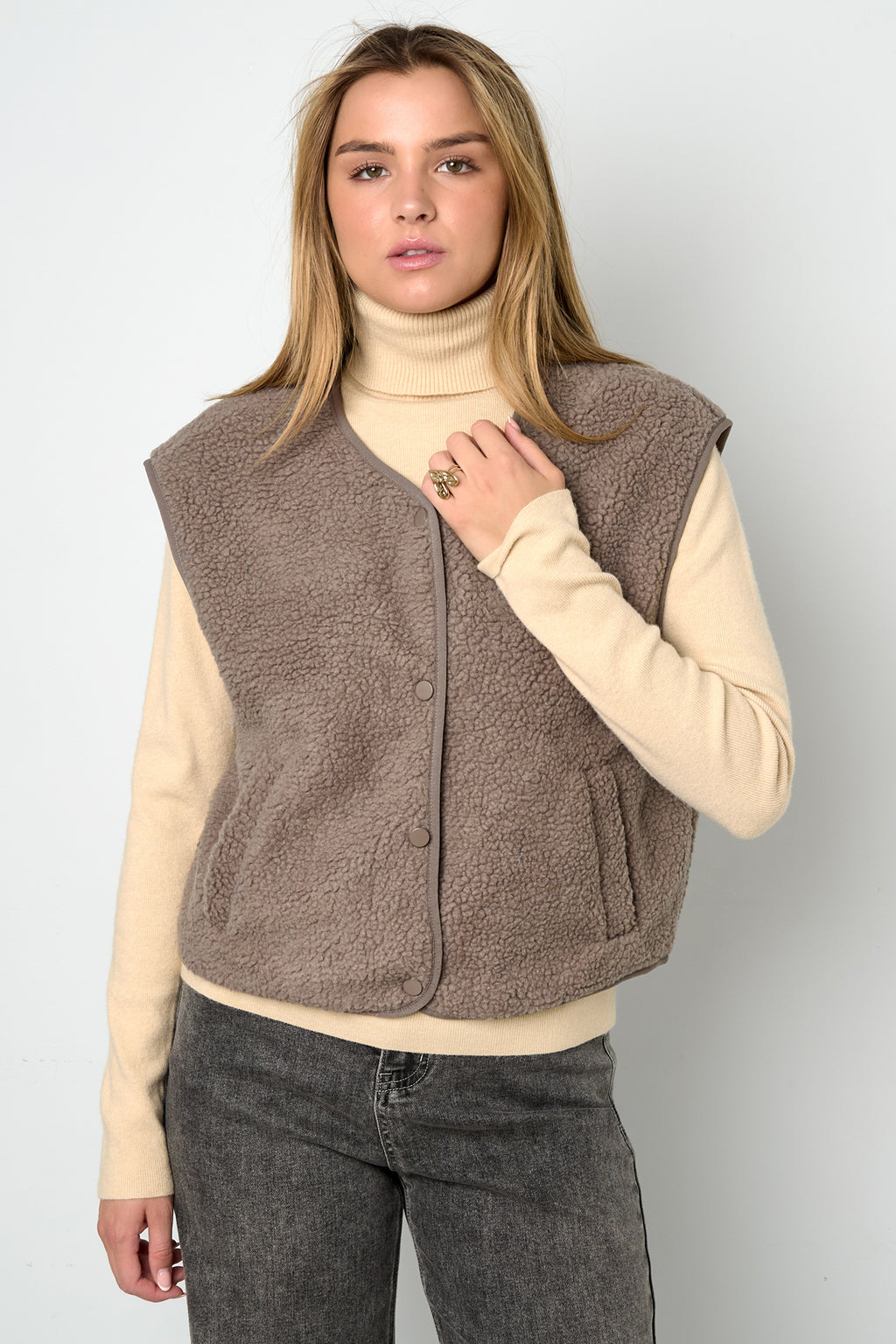 Elosie Cloet Sleeveless Vest