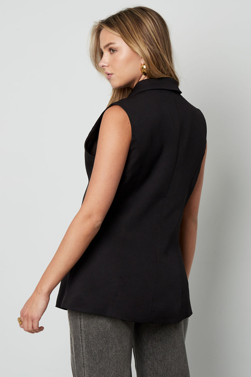 Eloise Closet Golden Edge Sleeveless Blazer
